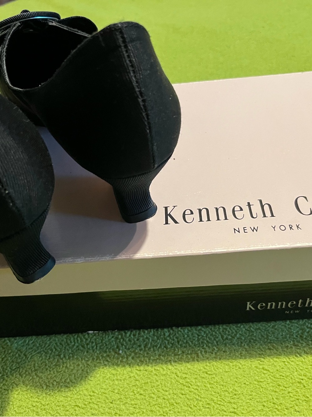KENNETH COLE All Black BOW MITZVAH Style in Original Box size 7.5 B…like new con - Picture 3 of 4